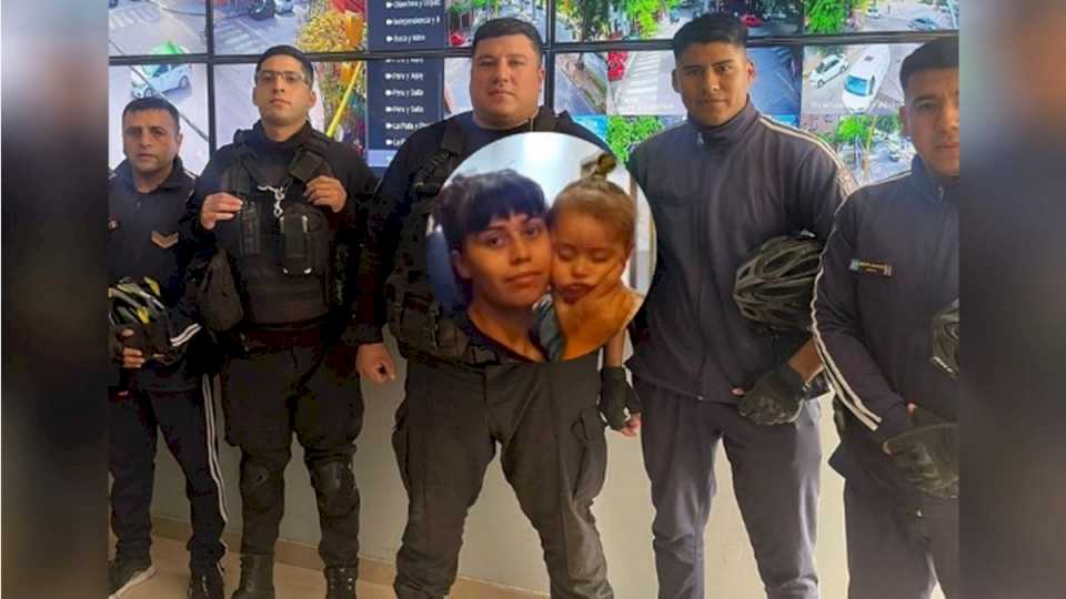 heroes:-policias-santiaguenos-salvaron-la-vida-de-nina-de-2-anos-que-se-ahogaba