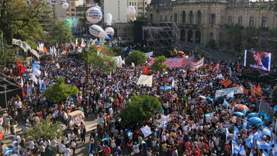 el-partido-justicialista-espera-colmar-la-plaza-independencia-este-viernes