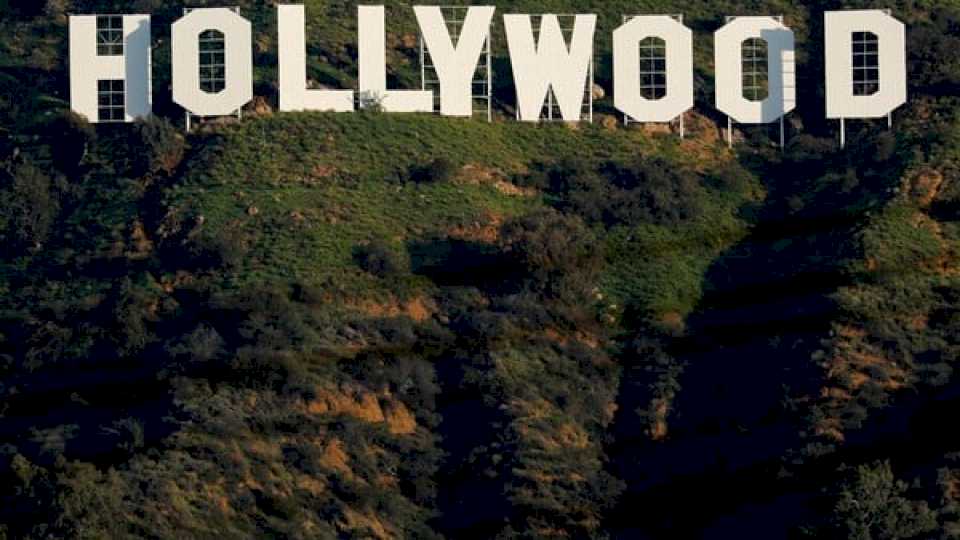 el-sindicato-de-guionistas-de-hollywood-amenaza-con-paralizar-la-industria-del-cine-y-la-television-desde-esta-medianoche