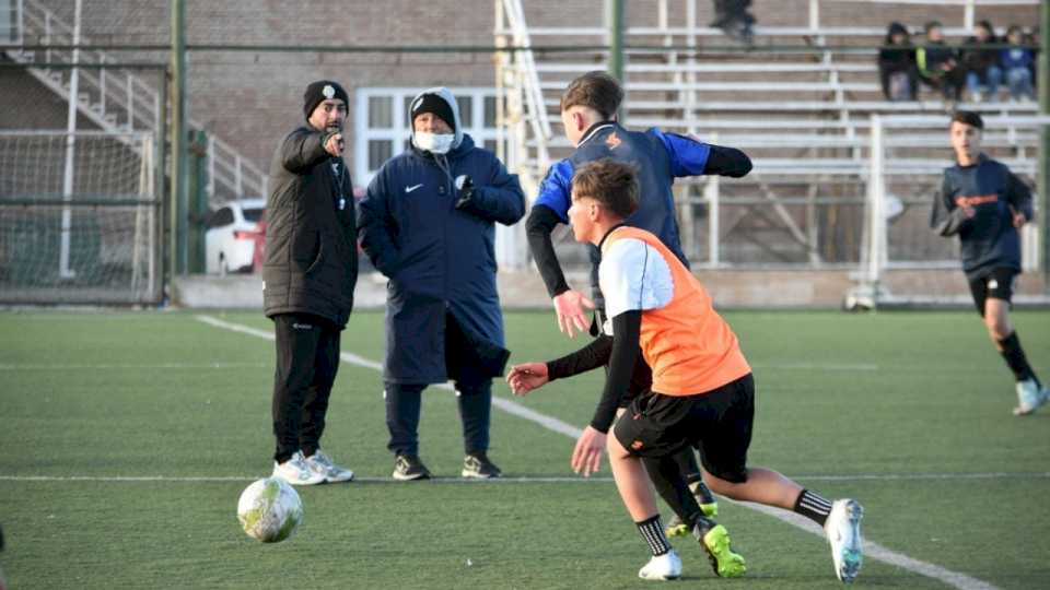 boxing-club:-mas-de-300-chicos-fueron-parte-de-la-prueba-futbolistica-del-club-san-lorenzo-de-almagro