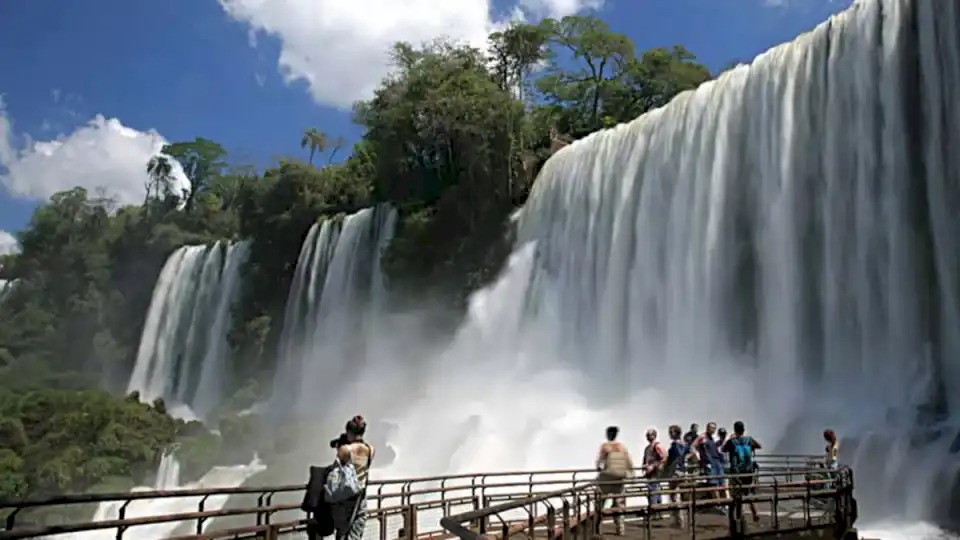 Casi un millón de turistas gastaron $ 29 mil  millones durante el fin de semana largo