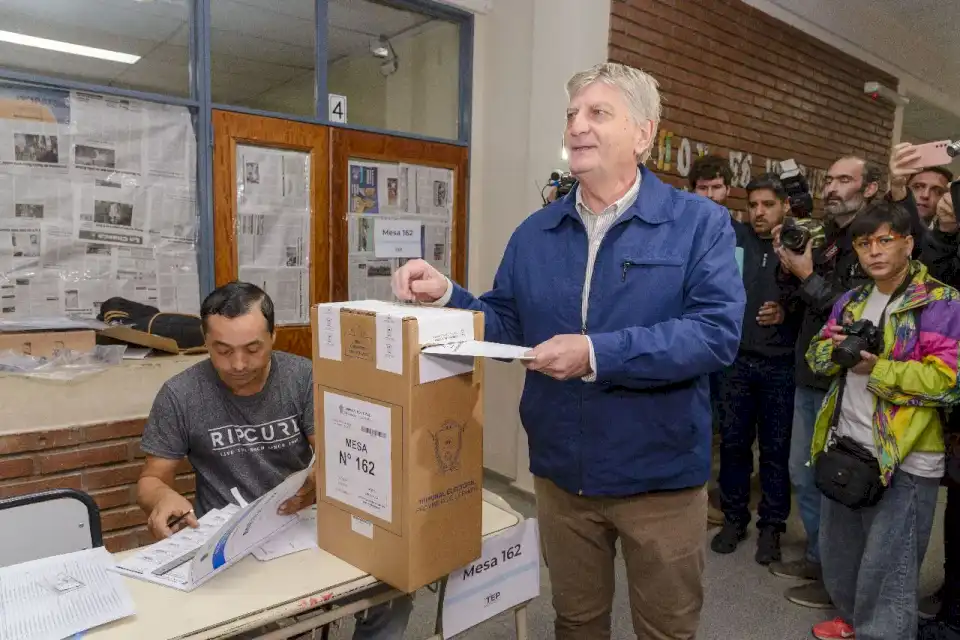 Votó Ziliotto, quien va por su reelección a gobernador de La Pampa