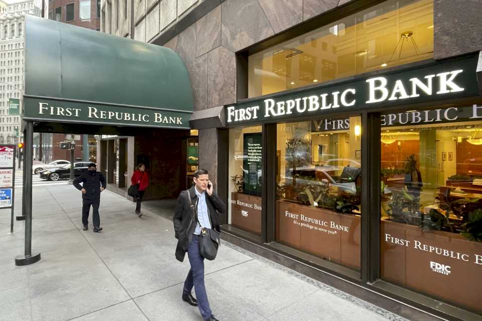 por-que-quebro-el-first-republic-bank.-¿seguira-otro-banco?