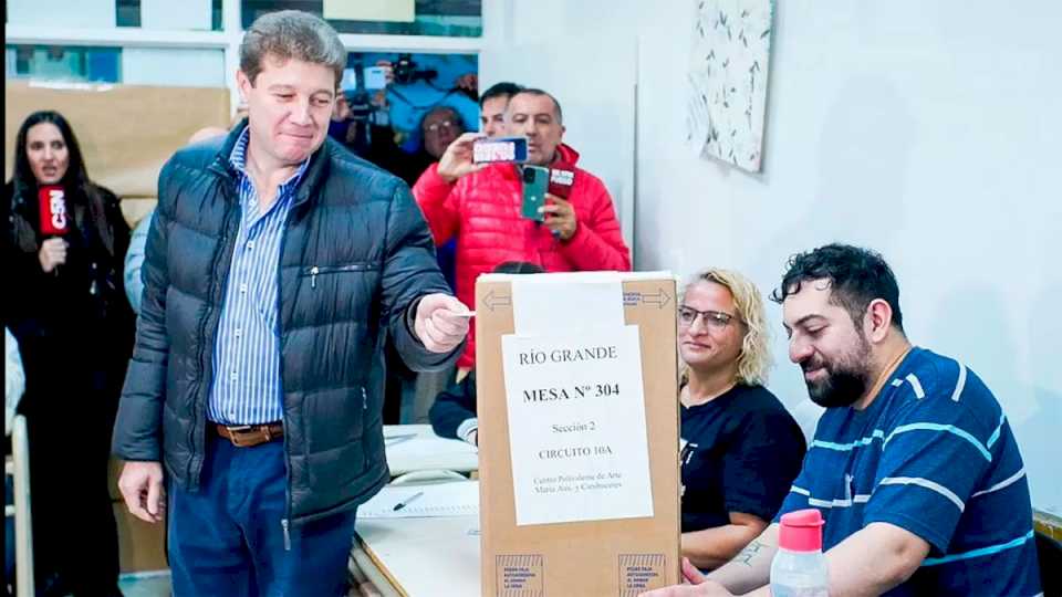 tierra-del-fuego:-gustavo-melella-logra-la-reeleccion-ante-una-oposicion-fragmentada