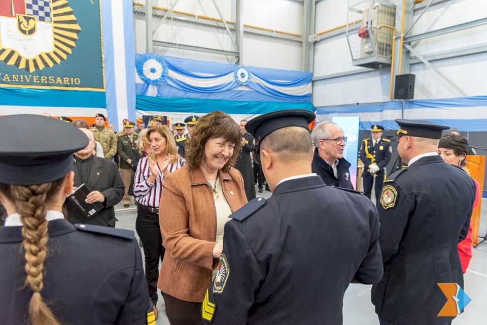 “es-una-policia-sana,-que-esta-al-servicio-de-las-fueguinas-y-fueguinos”