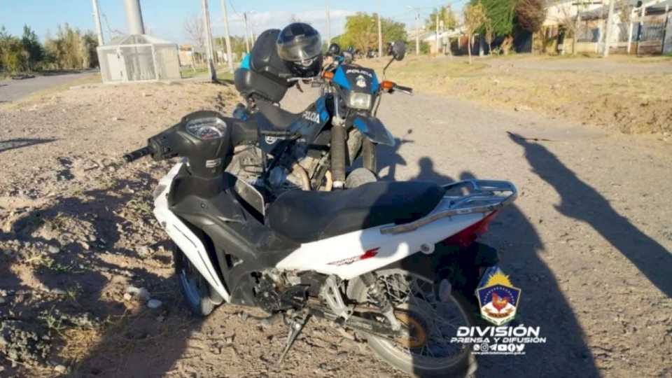 recuperaron-una-moto-robada-que-dejaron-abandonada-en-el-oeste-de-neuquen