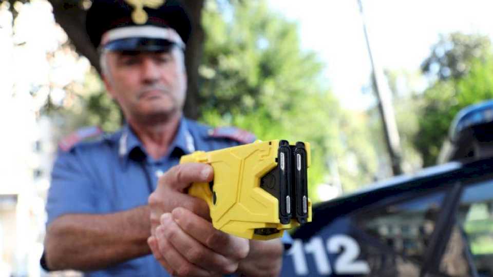 Exeni volvió a reclamar pistolas taser y crear un registro público de abusadores