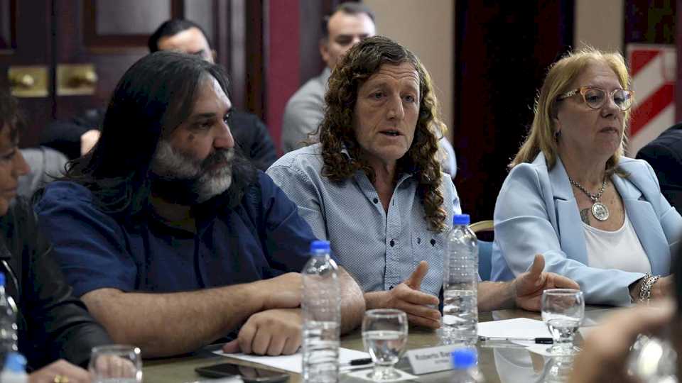 El Gobierno bonaerense revisa el acuerdo salarial con los sindicatos docentes