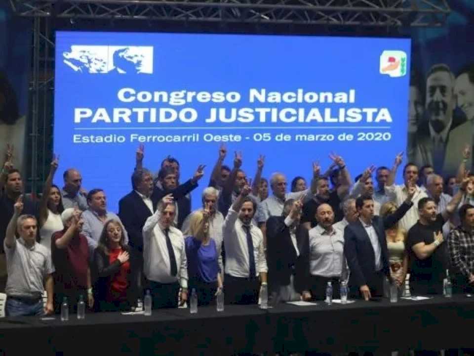 el-partido-justicialista-se-reune-en-ferro-sin-la-presencia-de-alberto-fernandez