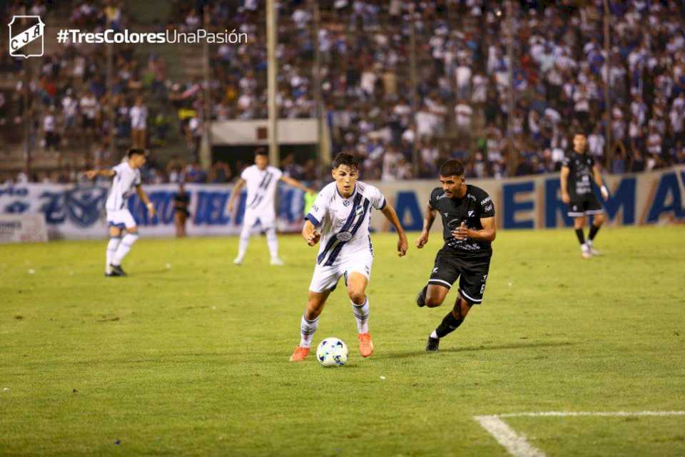 El Santo se quedó con el clásico ante Central Norte