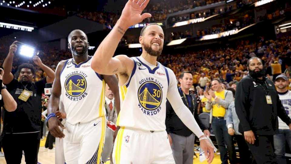 stephen-curry-vs-lebron-james:-el-duelo-mas-esperado-de-la-nba