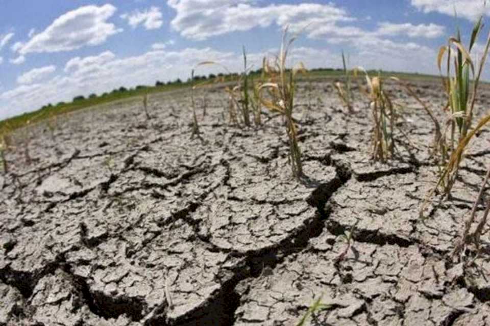 Hubo 65% menos lluvias y 4  grados más que el promedio