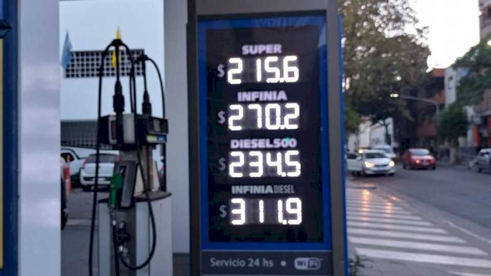 «no-se-puede-vivir»:-sopresa-y-bronca-de-los-tucumanos-ante-una-nueva-suba-de-combustibles