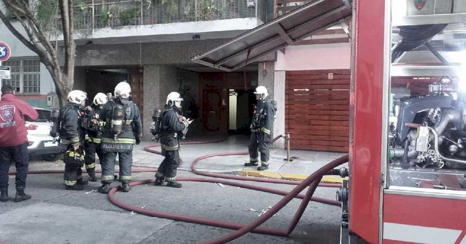 Incendio en Caballito: cuatro personas hospitalizadas por inhalación de humo