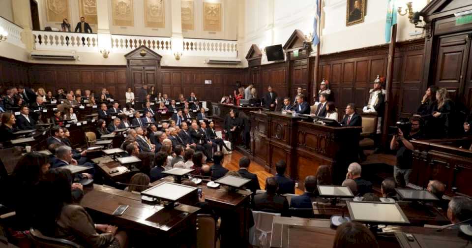 Tras el 1° de Mayo, la atención política se centra en la campaña electoral