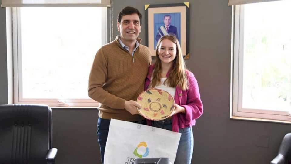 Jorge Mukdise recibió la visita de una alumna alemana de intercambio cultural