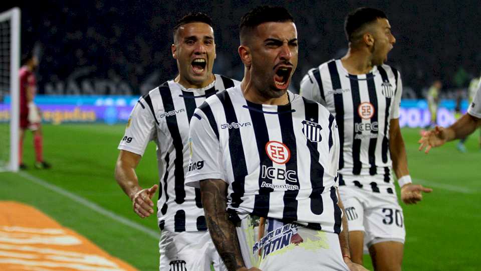 Talleres superó a Rosario Central en Córdoba con un triplete de Santos