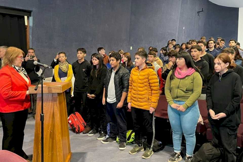 Casi 6 mil estudiantes le juraron lealtad a las constituciones nacional y provincial