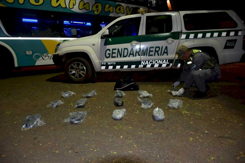 En distintos operativos, Gendarmería secuestró droga y cubiertas de contrabando