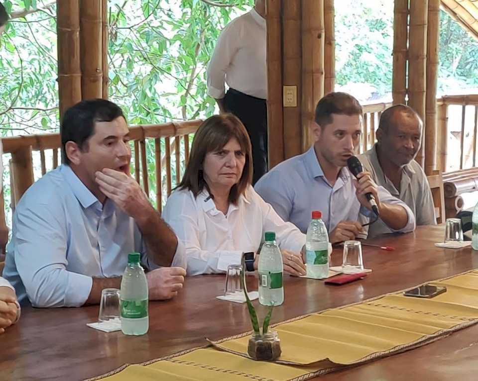 patricia-bullrich-llego-a-iguazu-para-apoyar-a-los-candidatos-con-miras-al-7-de-mayo