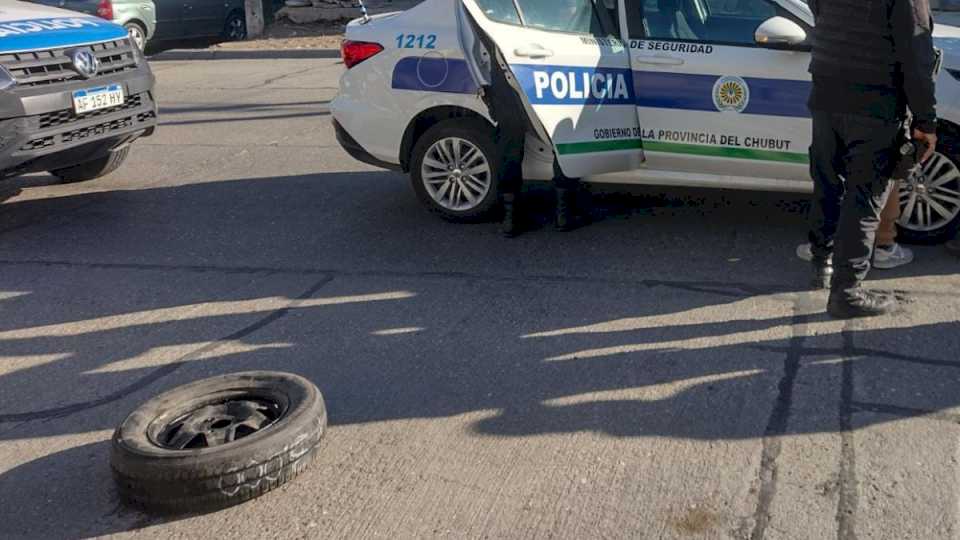 Detienen a un ladrón de ruedas en plena calle