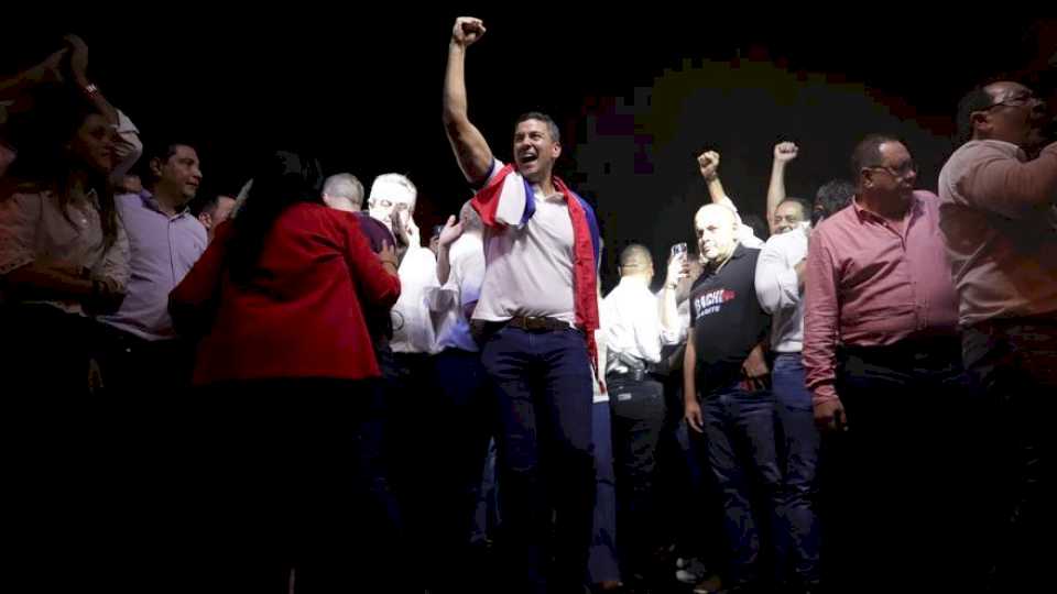 Elecciones en Paraguay: el partido Colorado retiene el poder de la mano de Santiago Peña