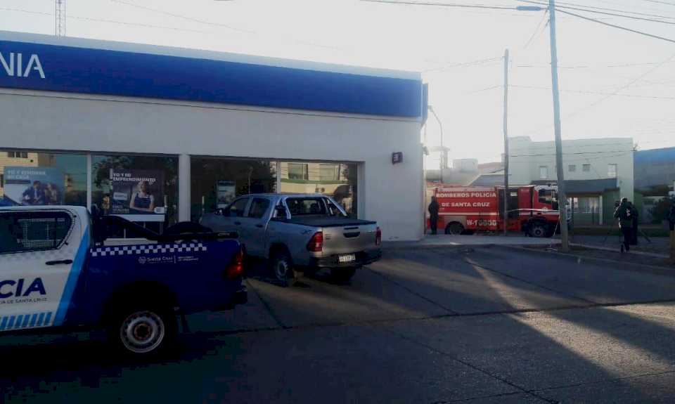 Evacuaron a personal bancario por un principio de incendio