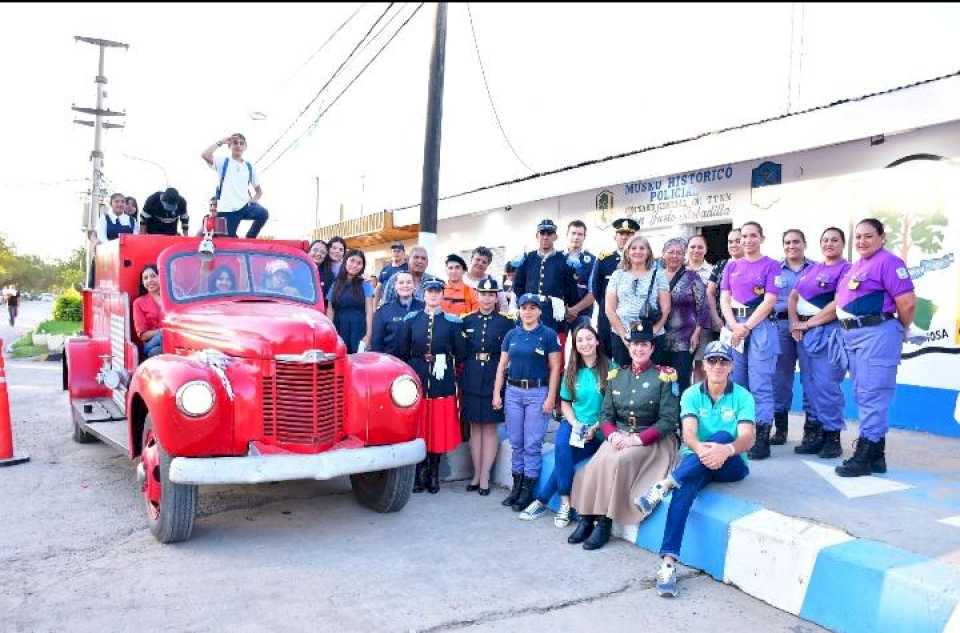 con-exito-se-desarrollaron-las-charlas-«reconociendo-nuestra-identidad»-en-establecimientos-educativos-de-la-ciudad