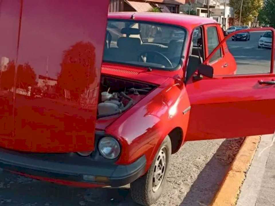 Un joven puso a la venta un auto colección que pasó guardado 35 años en una concesionaria