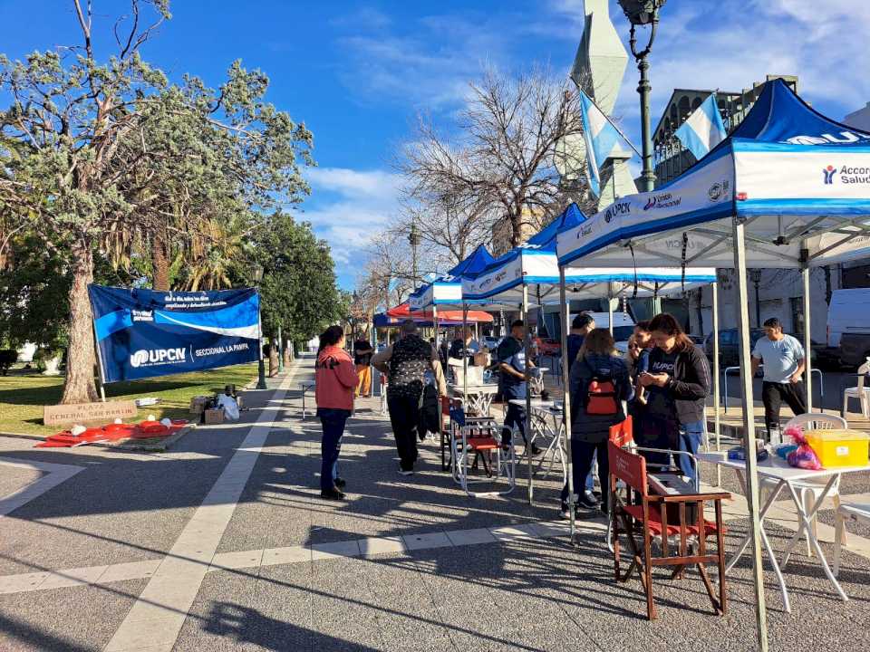 controles-medicos-en-la-“carpa-saludable”-de-upcn