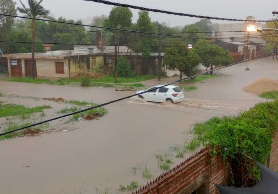 inundaciones-en-el-gran-resistencia:-“ayer-se-realizo-el-procedimiento-correcto”,-aseguran-desde-la-apa