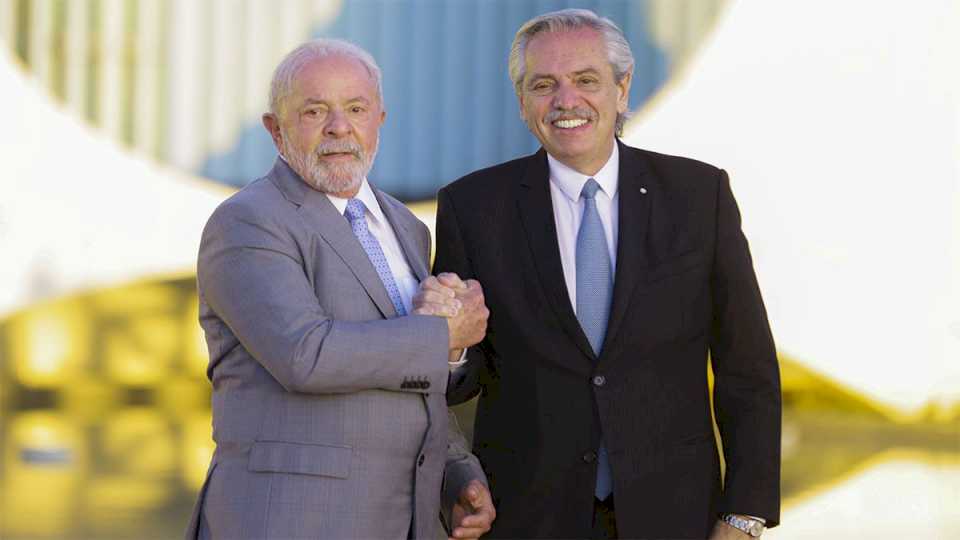 Lula le prometió a Alberto Fernández interceder ante el FMI para sacarle el cuchillo del cuello al país