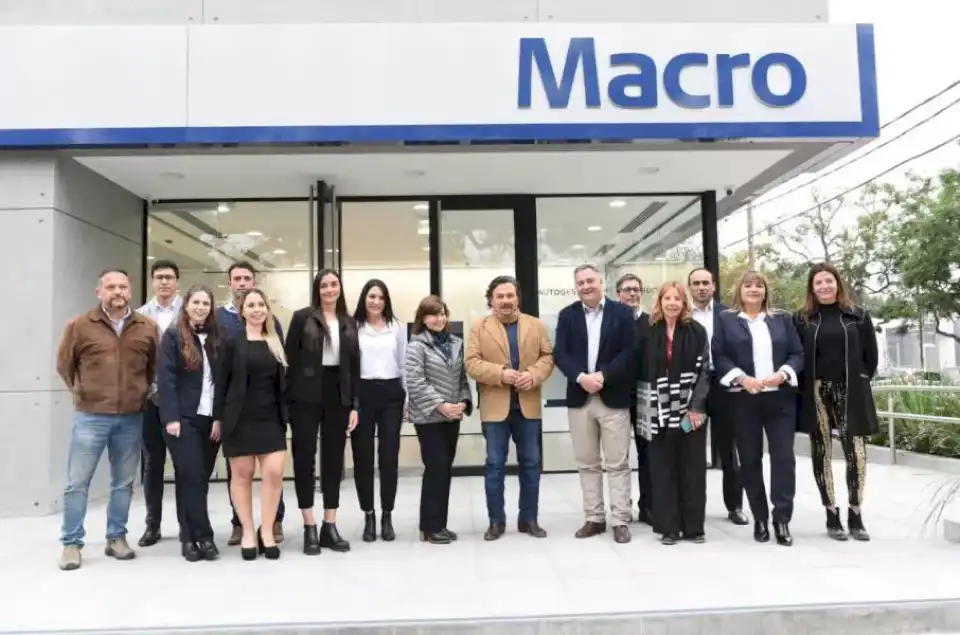 Banco Macro inauguró la primera sucursal en San Lorenzo con la presencia del gobernador de Salta