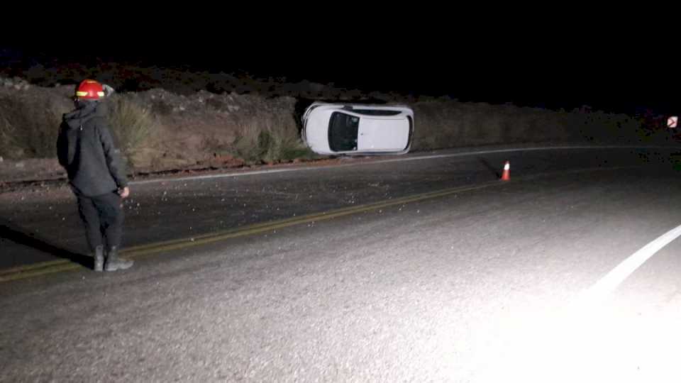 turista-frances-alquilo-un-auto-y-termino-volcando-en-cuesta-de-lipan