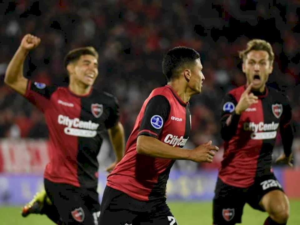 Iván Gómez, por el gol y por su insistencia, fue la figura leprosa en la victoria clave ante Santos