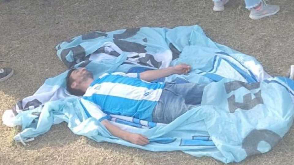 “parece-que-estaba-muerto”:-tenia-dengue-y-fue-a-la-cancha-a-ver-a-el-leon-de-la-banda