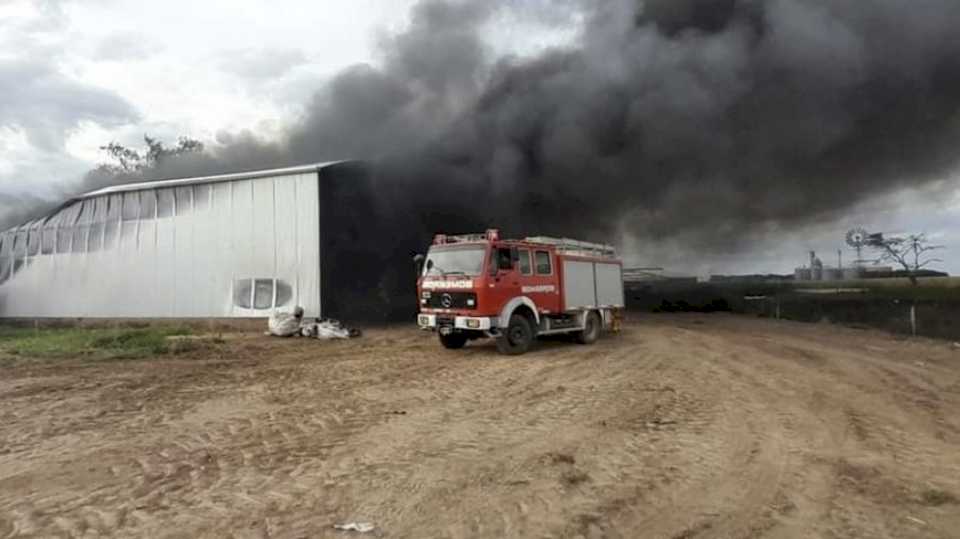 enorme-incendio-en-establecimiento-rural-de-«las-gamas»