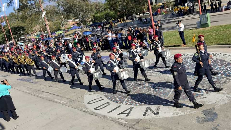 baja-concurrencia-al-desfile-del-25-de-mayo-en-ciudad-cultural