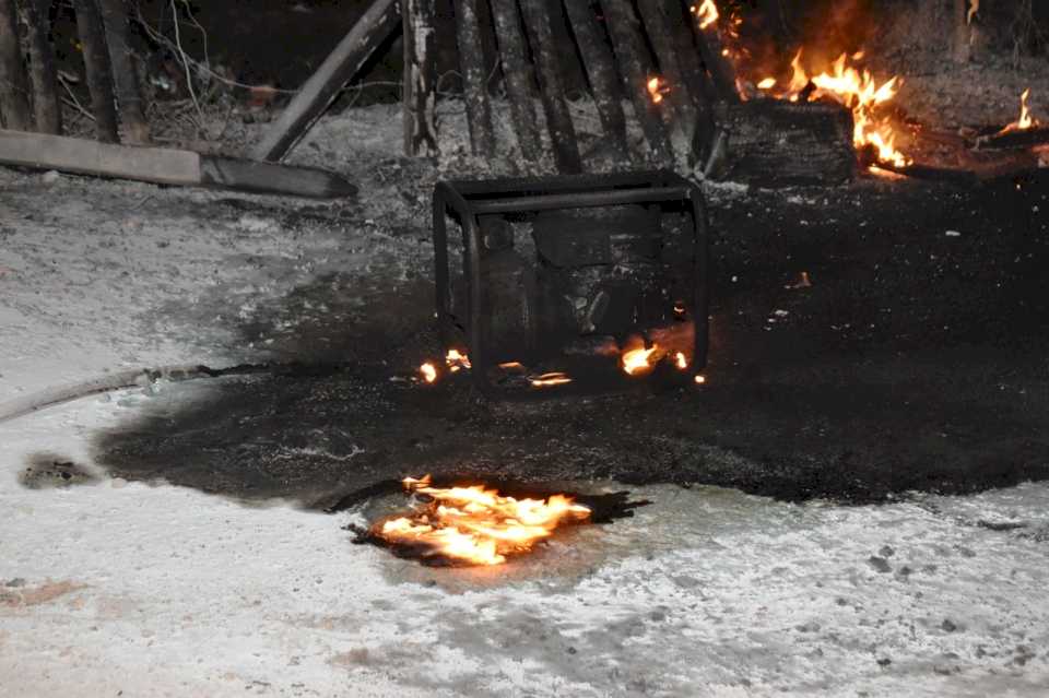 Precaria e ilegal estación de bombeo de nafta explotó y dejó con graves quemaduras a un hombre