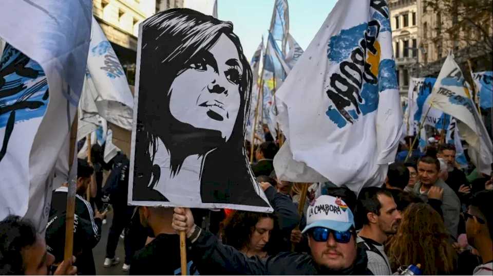 El kirchnerismo refuerza las críticas contra Alberto Fernández y vuelve a pedir que CFK sea candidata