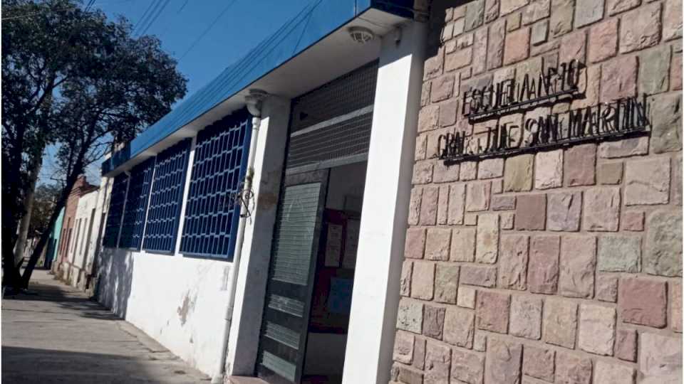 grave-denuncia-contra-un-alumno-jujeno-por-golpear-a-una-docente-y-otros-estudiantes