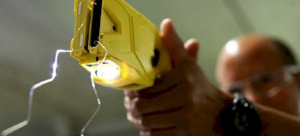 PISTOLAS TASER. «LO ANALIZAMOS, PERO NO ES UNA PRIORIDAD EN ESTE MOMENTO»