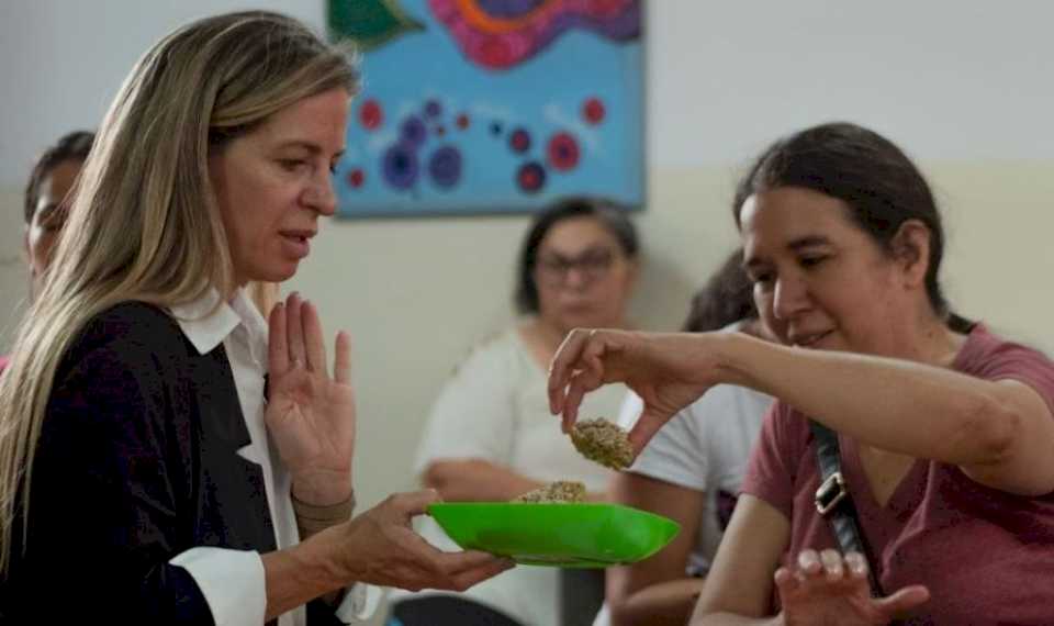 iguazu:-tras-consultas-sobre-nutricion,-el-taller-de-cocina-dona-tata-dicto-una-clase-saludable