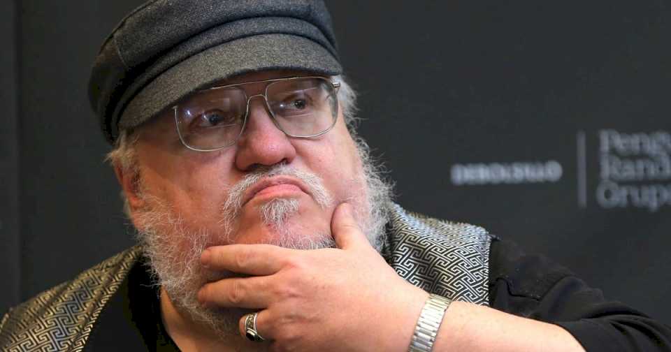 george-rr.-martin-y-otros-escritores-demandan-a-la-ia-de-openai-por-«robo-sistematico»