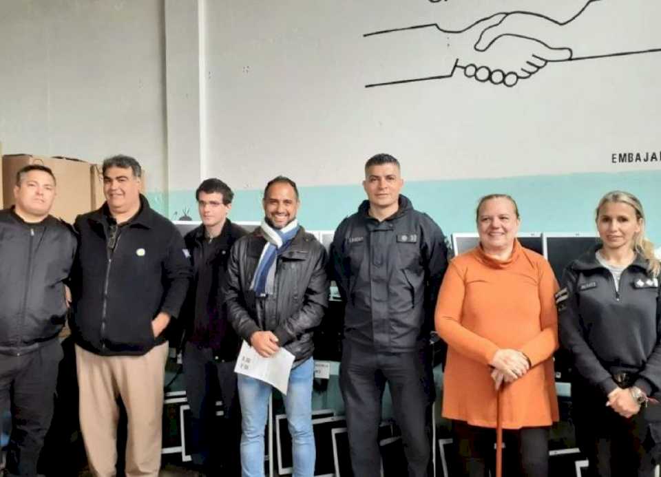 presos-de-una-carcel-de-la-ciudad-de-la-plata-restauraron-70-computadoras-para-ser-donadas-a-escuelas-de-villa-de-merlo