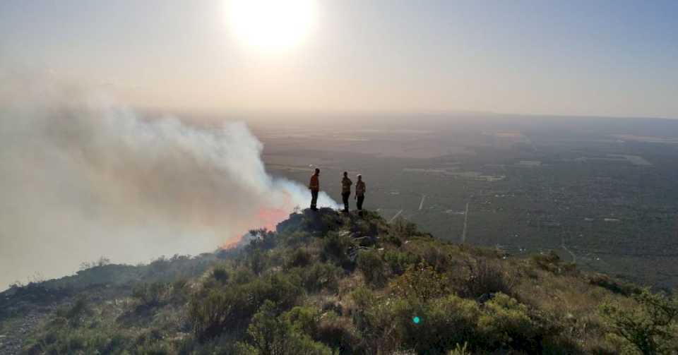 sigue-la-lucha-contra-el-fuego-en-los-molles-y-potrero-de-los-funes