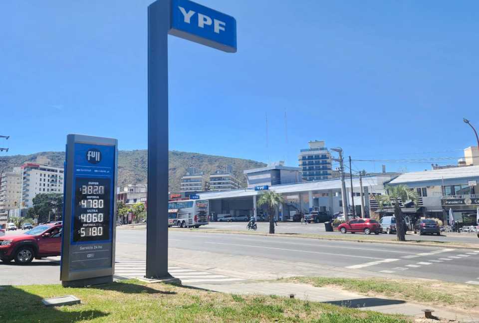 ypf-aplico-una-nueva-suba-a-los-combustibles:-a-cuanto-se-fue-la-nafta-en-carlos-paz