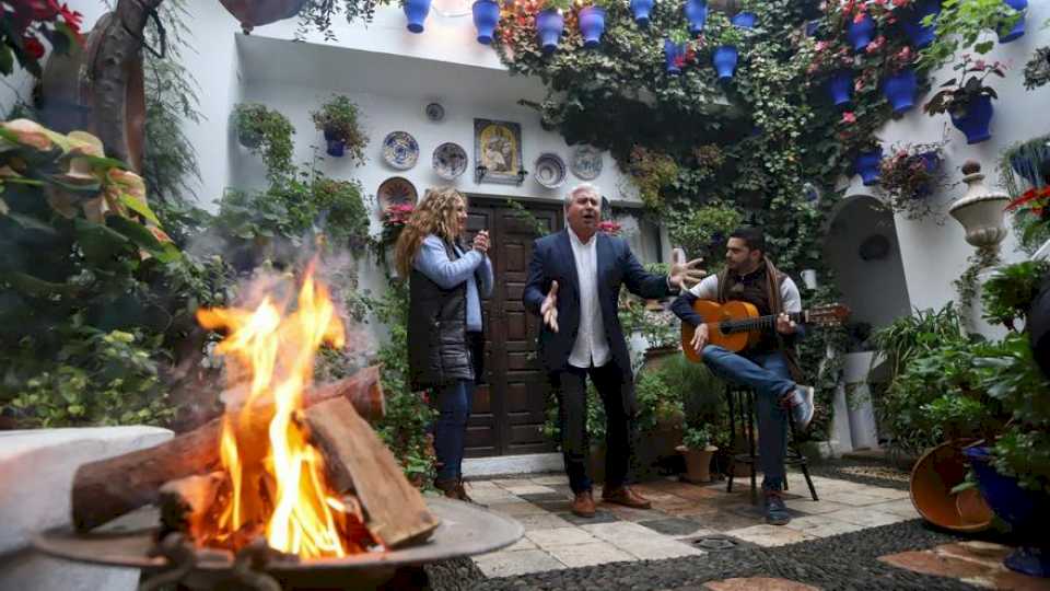 la-navidad-llega-a-los-patios-de-cordoba