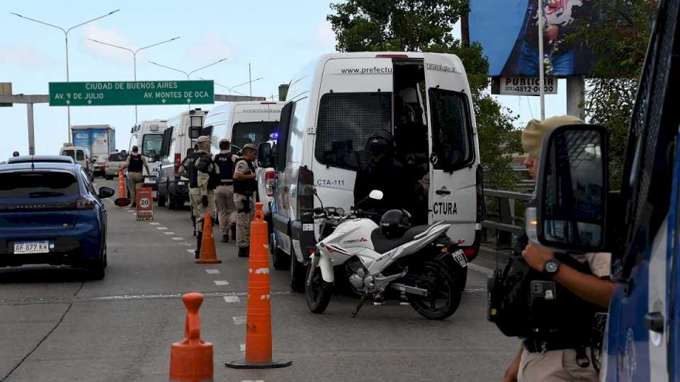 funcionarios-nacionales-y-portenos-coordinan-el-operativo-de-seguridad-por-la-marcha