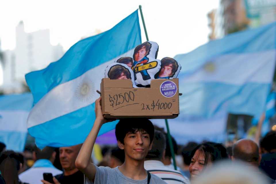 marchan-contra-milei-en-neuquen-y-en-buenos-aires